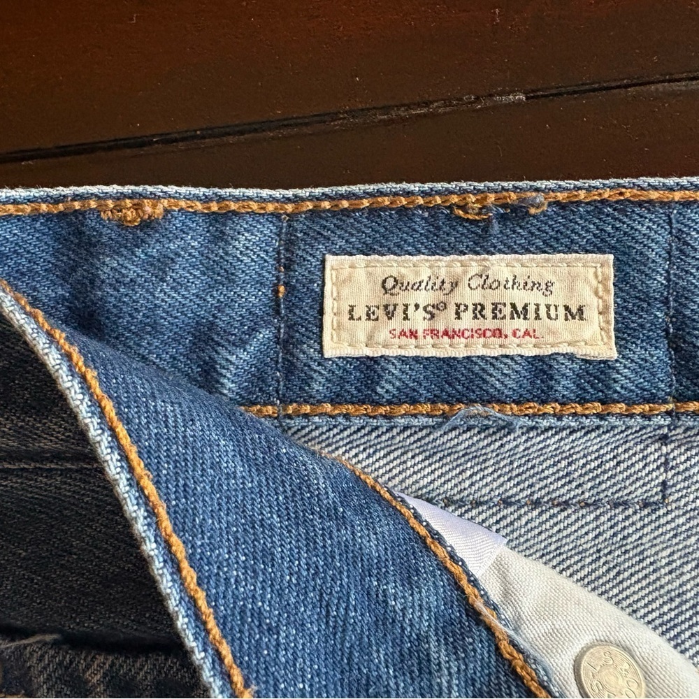 Levi’s 501 Denim Shorts with Frayed Edges Size 27 - Picture 4 of 8